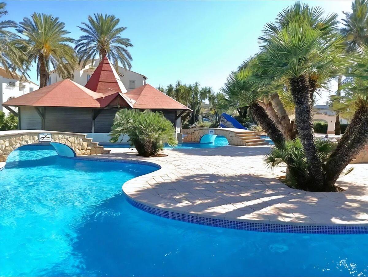 Apartment 3 Minutes From The With Swimming Pools, Slides, And A Bar Denia